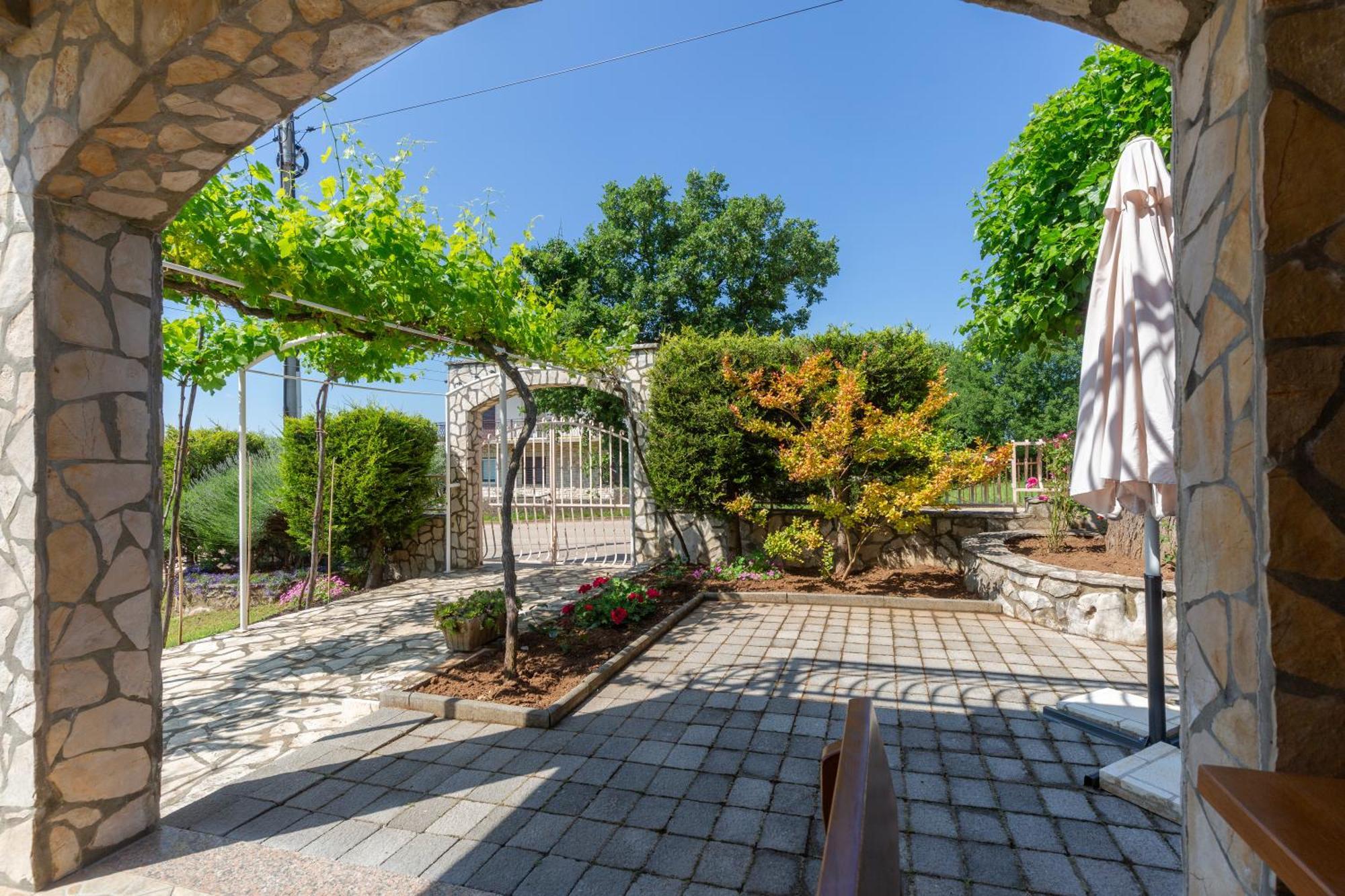 Apartments "Alen" Nedeščina Dış mekan fotoğraf